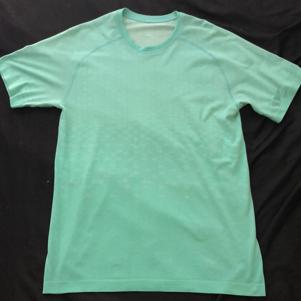 Lulu lemon - mens short sleeve MEDIUM
